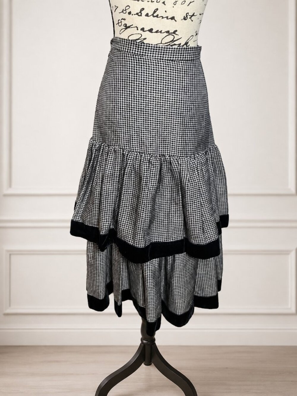 Vintage Bleu Blanc Rouge Houndstooth Tiered Midi Skirt Size 40 Black White Ruffl - Picture 9 of 13